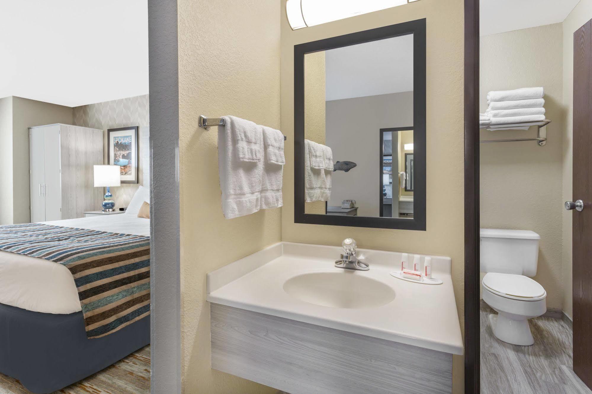 Silverstone Inn & Suites Spokane Valley Bagian luar foto